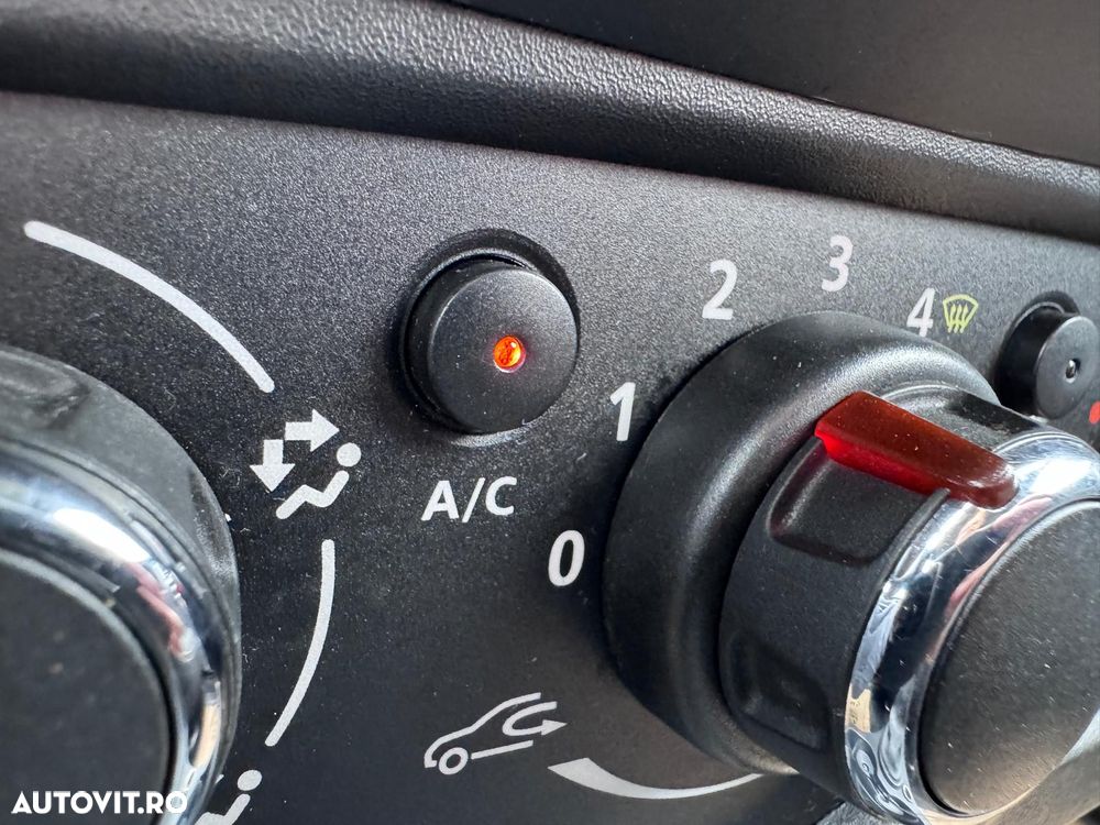 Dacia Duster 1.6 4x4 Laureate - 24