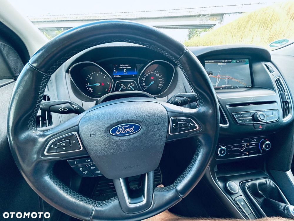 Ford Focus 1.5 TDCi Red Edition - 6