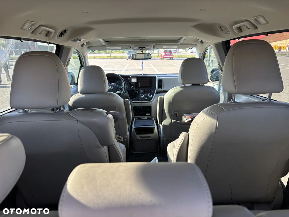 Toyota Sienna 3.5 V6 - 7