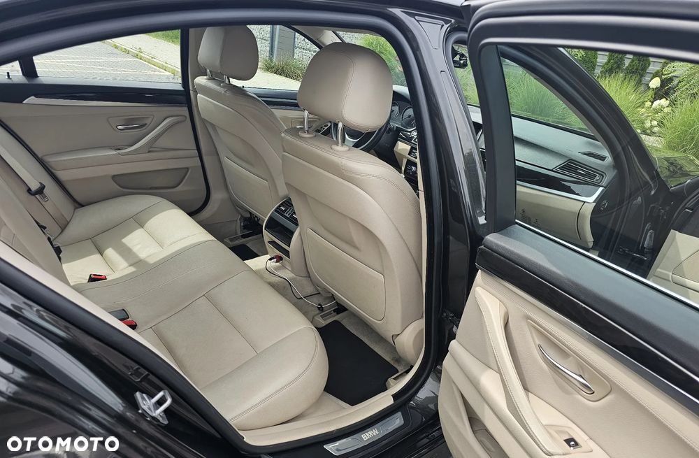 BMW Seria 5 525d xDrive Luxury Line - 10