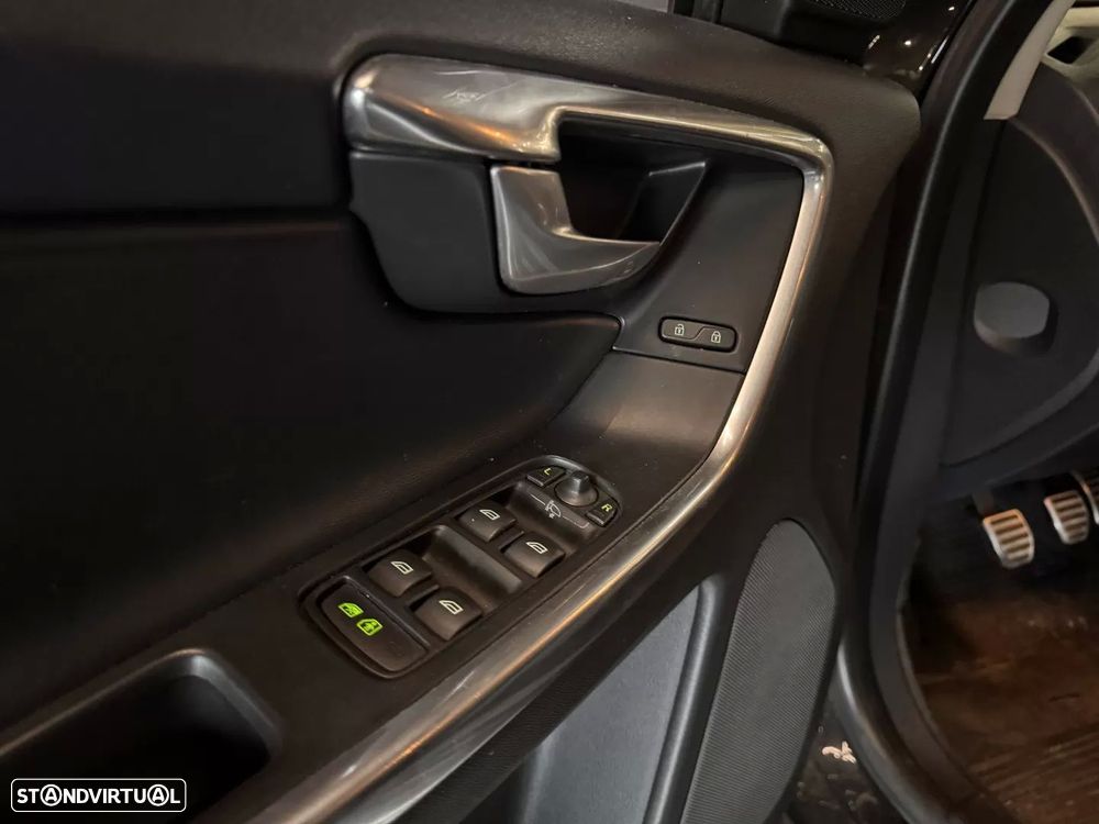 Volvo XC 60 2.0 D4 R-Design Start/Stop - 21