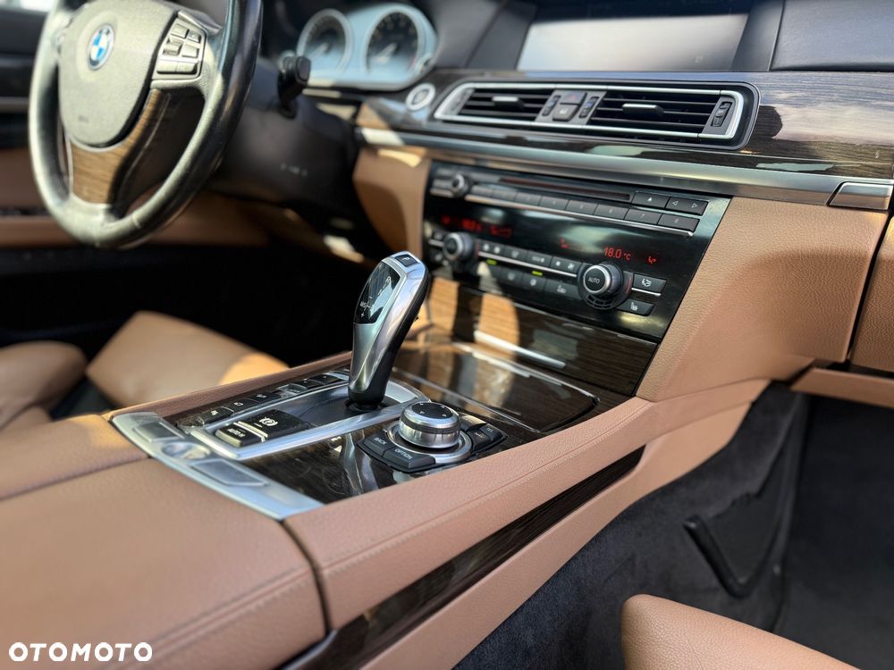 BMW Seria 7 750Li xDrive - 18