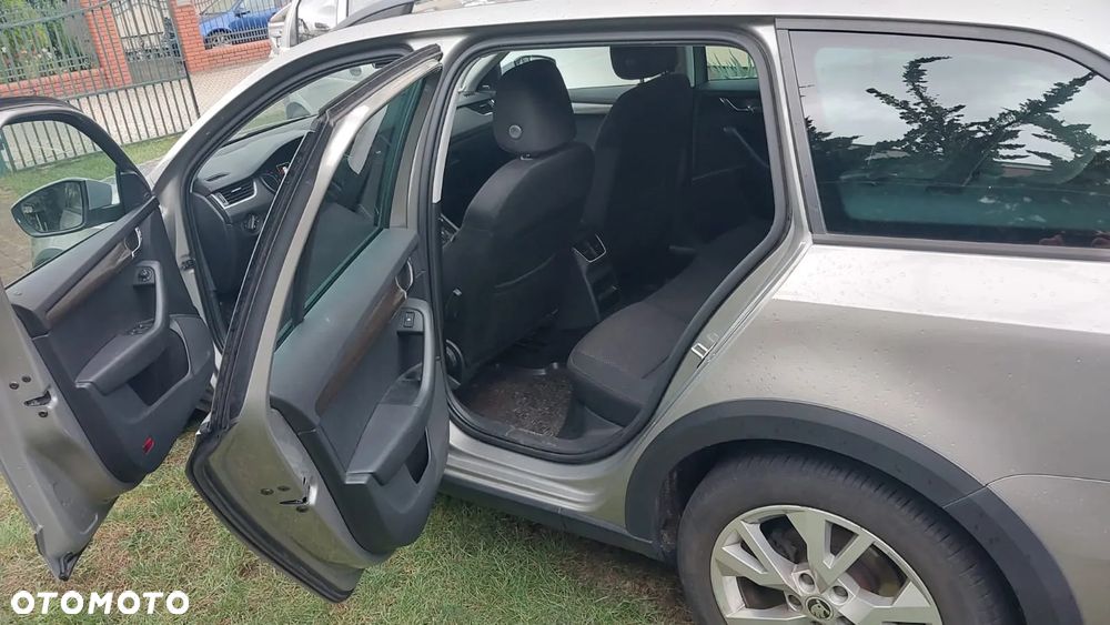 Skoda Octavia Scout 2.0 TDI 4x4 DSG - 17