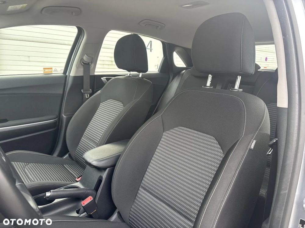 Kia Ceed 1.5 T-GDI M - 11