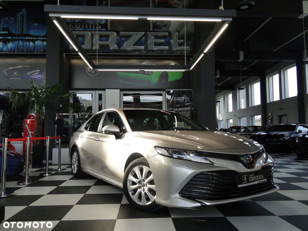 Toyota Camry - 1