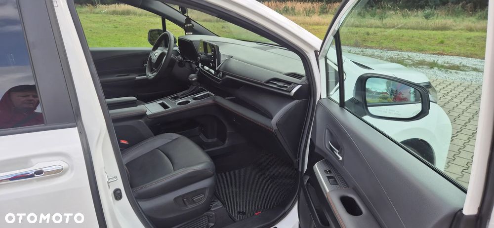 Toyota Sienna - 13