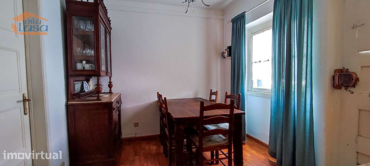 Moradia Geminada no Bairro da Encarnação para remodelar - Grande imagem: 2/16