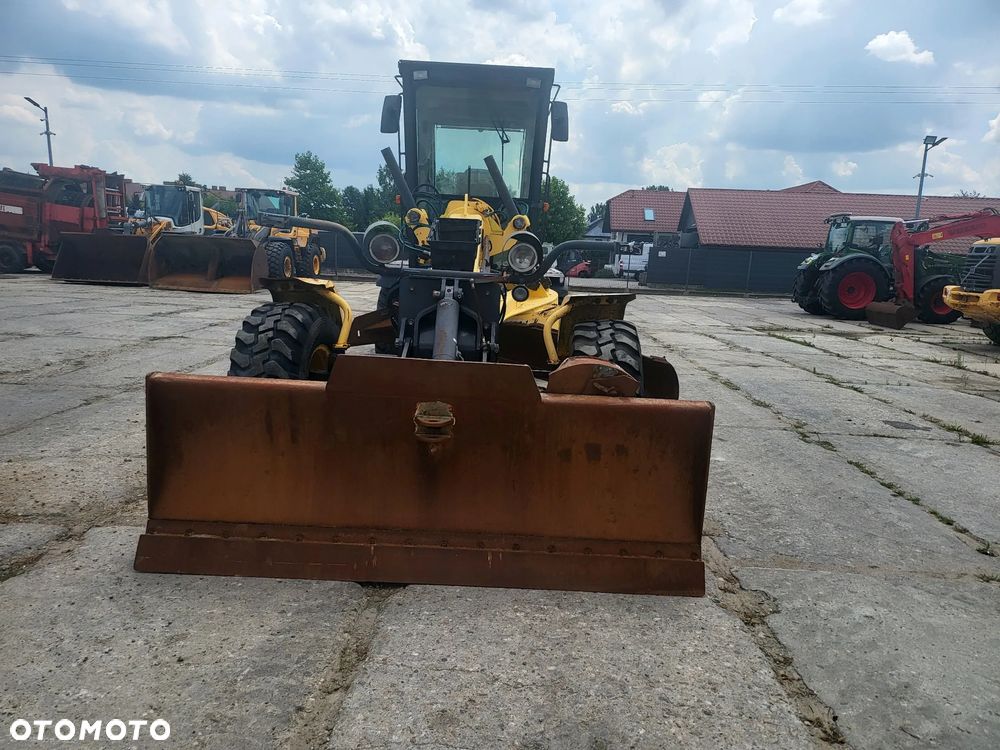 New Holland F106.6 - 17