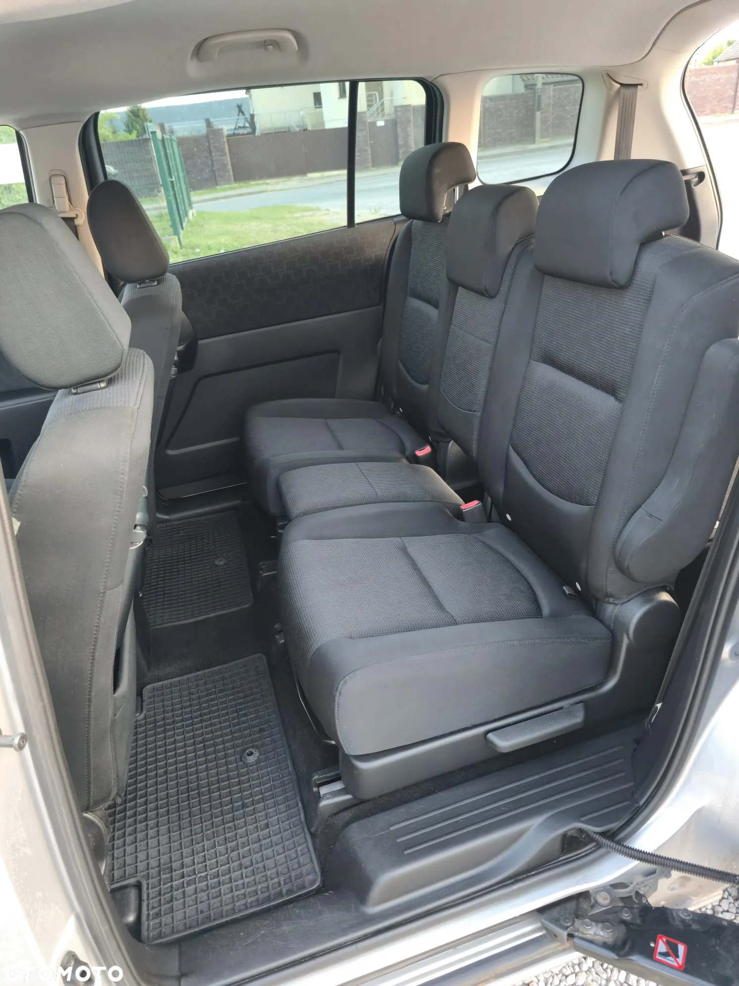 Mazda 5 - 16