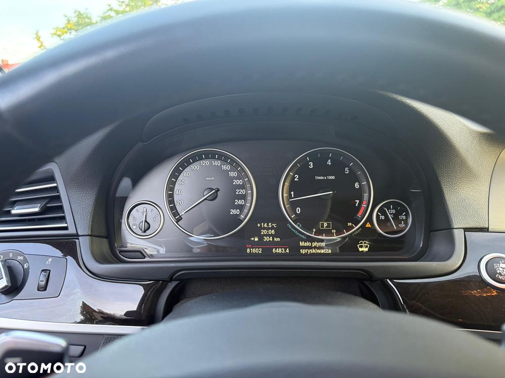 BMW Seria 5 550i - 11