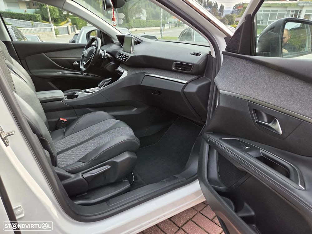 Peugeot 5008 1.5 BlueHDi Allure EAT8 - 28