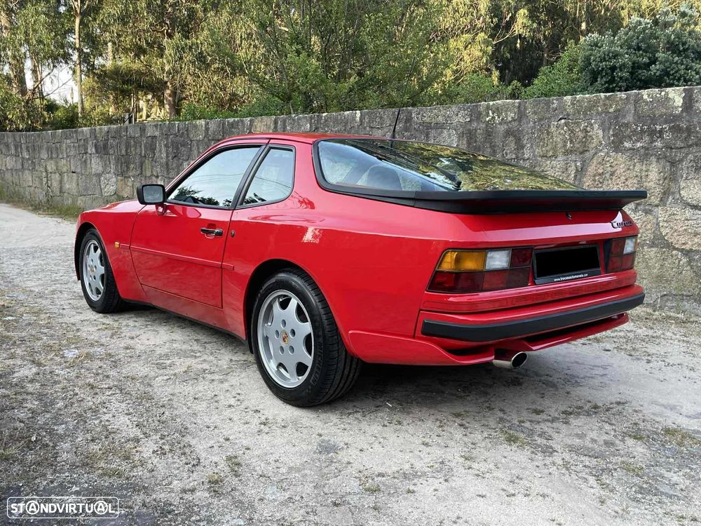 Porsche 944 Turbo - 7