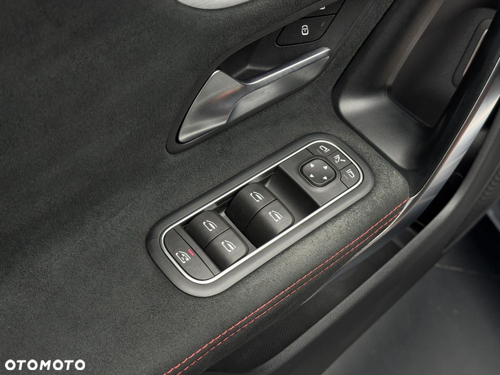 Mercedes-Benz CLA 200 AMG Line 7G-DCT - 23