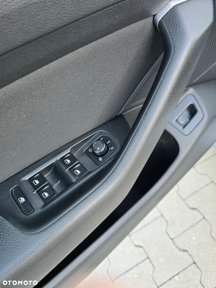 Volkswagen Passat Variant 1.6 TDI SCR DSG Comfortline - 17