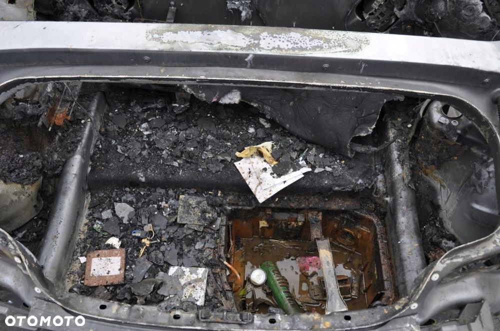 BMW Z4 E85 CABRIO BŁOTNIK PAS WANNA CAŁY TYŁ DUPA - 8