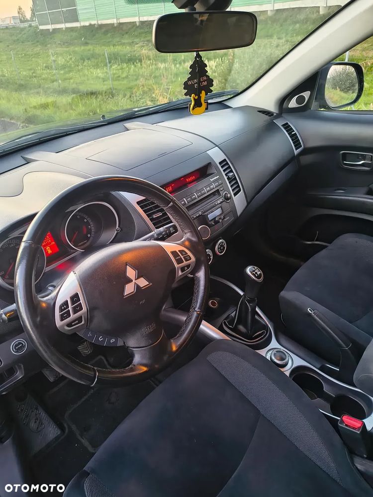 Mitsubishi Outlander 2.4 4WD Intense - 18