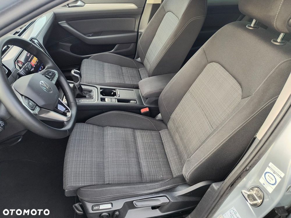 Volkswagen Passat - 11