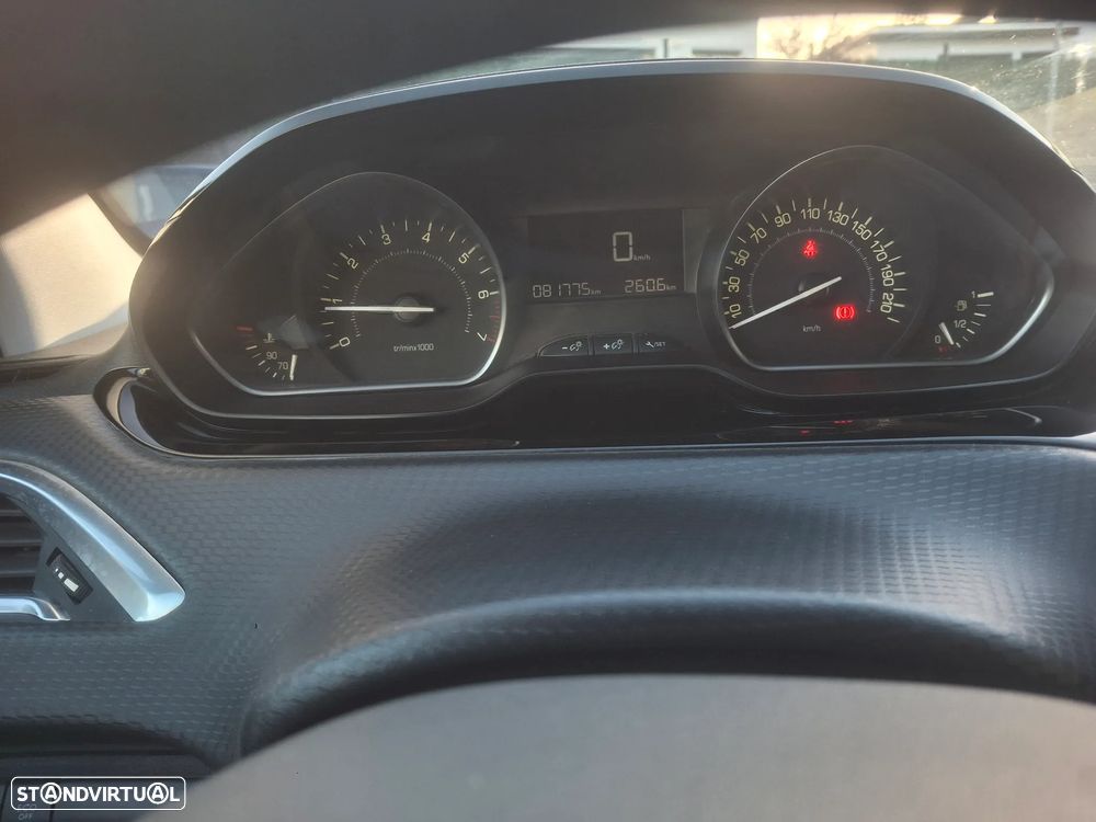 Peugeot 208 - 6