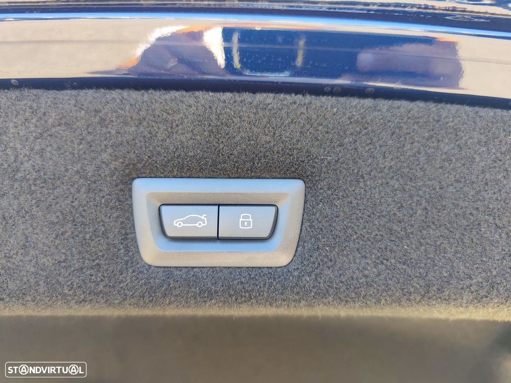 BMW 750 750e xDrive Pack Desportivo M - 37