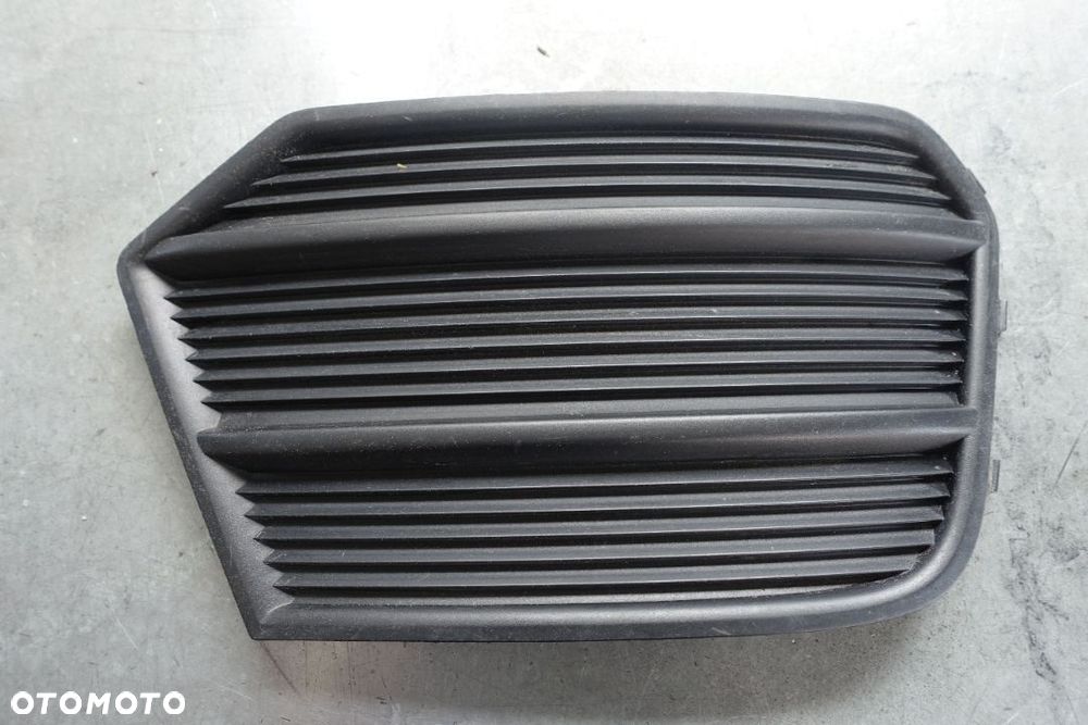 KRATKA ZDERZAKA PRAWA AUDI Q3 LIFT 14-18r.  8U0 - 1