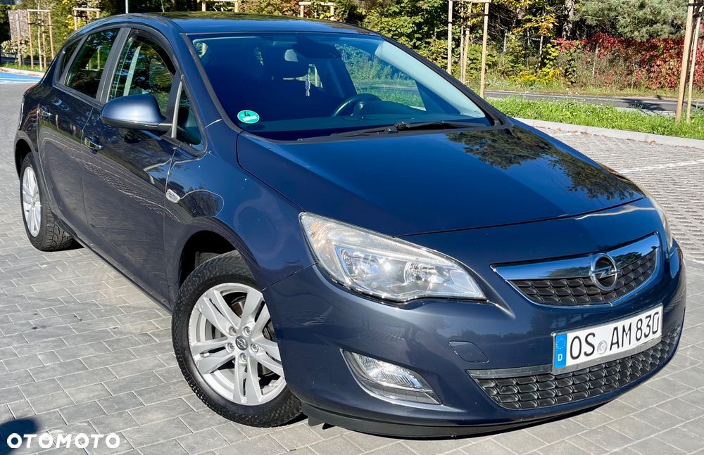 Opel Astra 2011 photo 3