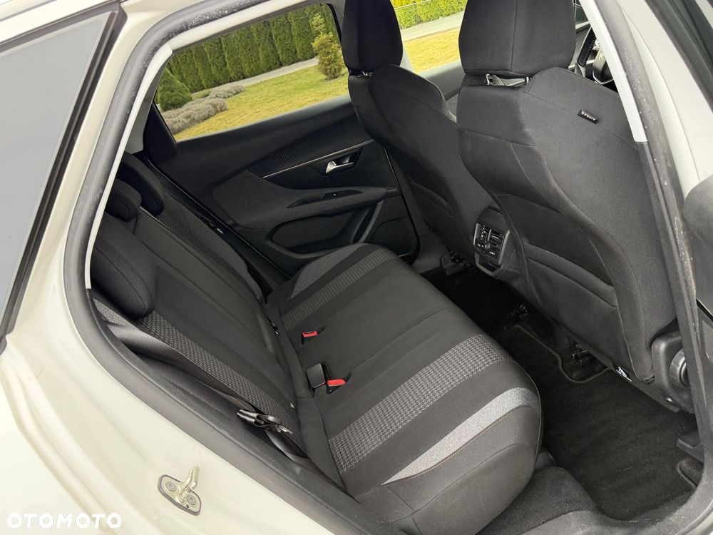 Peugeot 3008 BlueHDi 130 Stop & Start Allure Business-Paket - 18