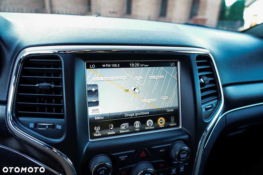 Jeep Grand Cherokee - 24