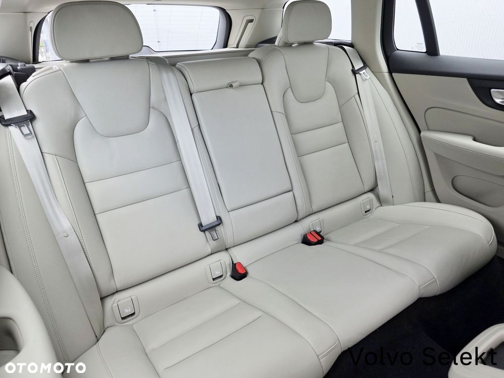 Volvo V60 Cross Country - 17