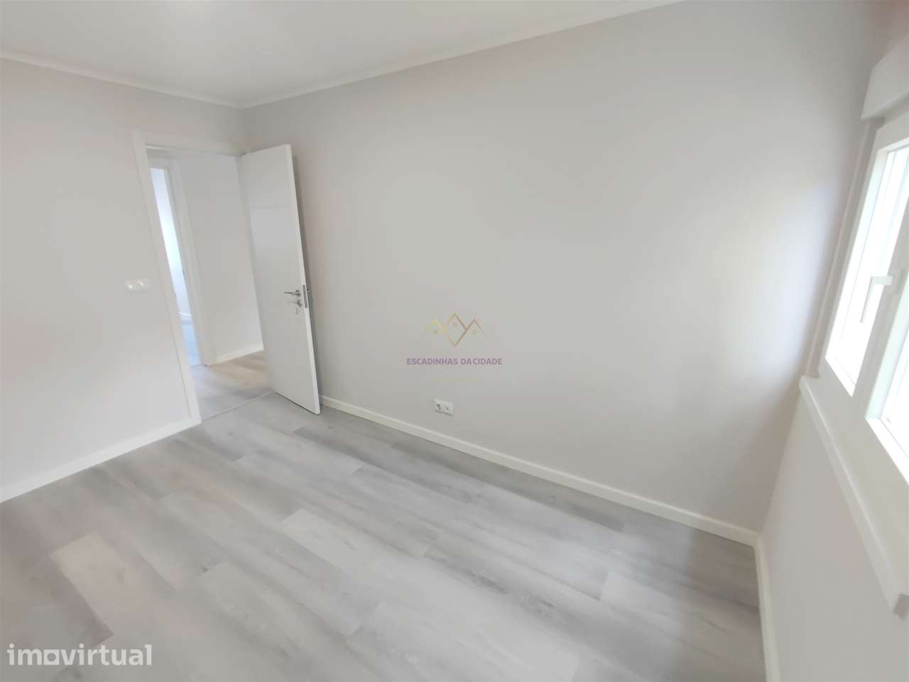 Apartamento T3 Remodelado com Duas Frentes Solares Laranjeiro - Grande imagem: 4/24