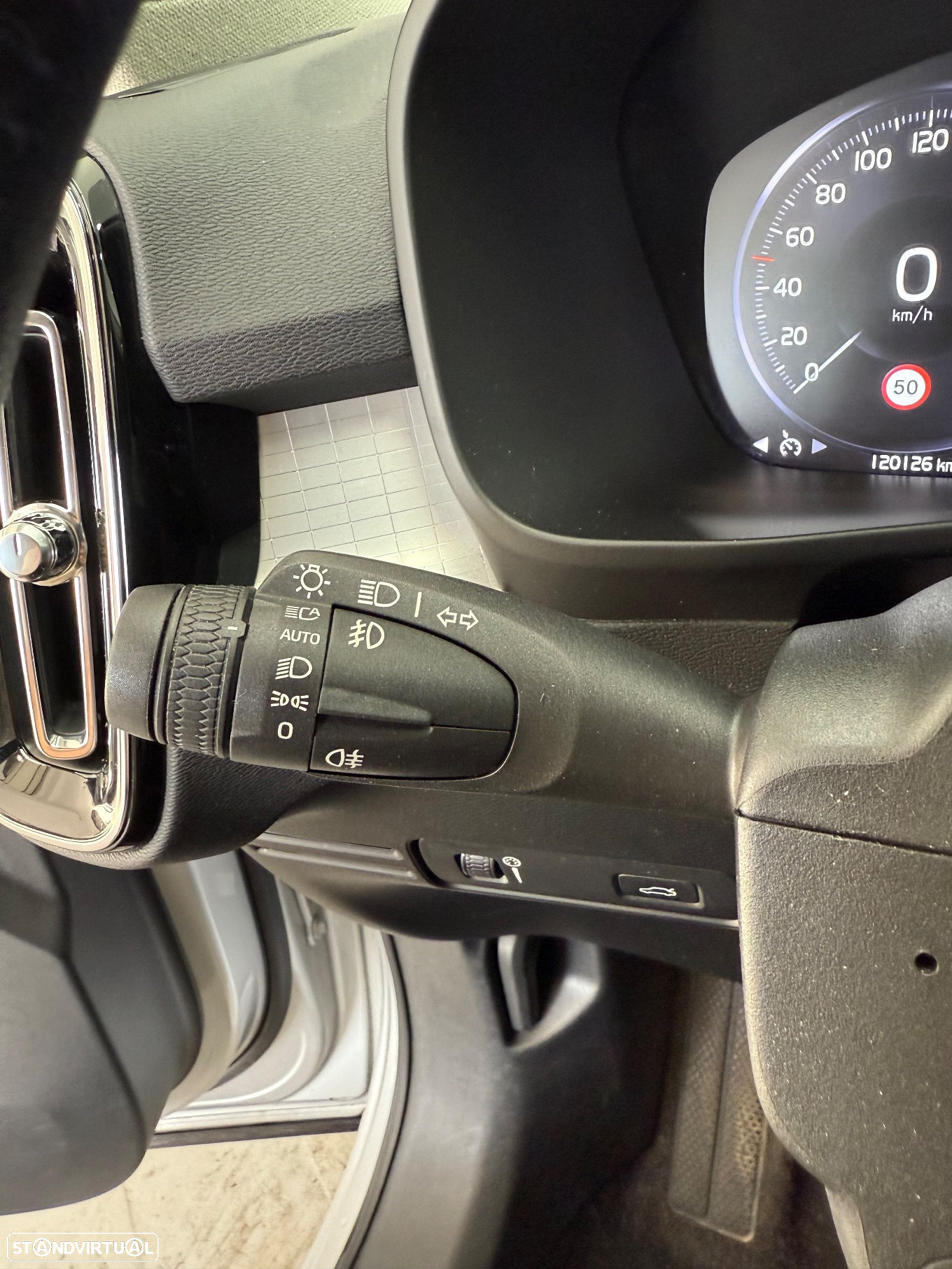 Volvo XC 40 1.5 T3 Momentum Tech Edition - 17