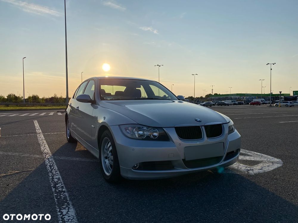 BMW Seria 3 318i - 1