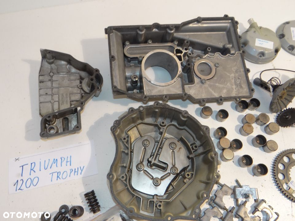 Triumph 1200 Trophy pokrywa dekiel silnika wałek rozrządu szklanki panewki zaworowe pompa wody - 18