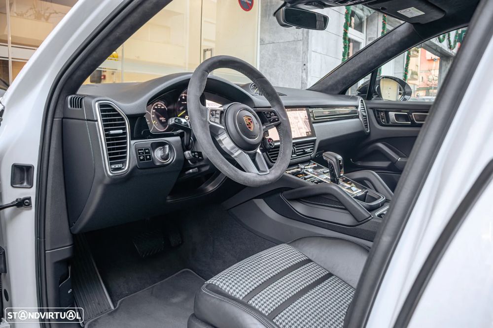 Porsche Cayenne Coupé E-Hybrid - 9