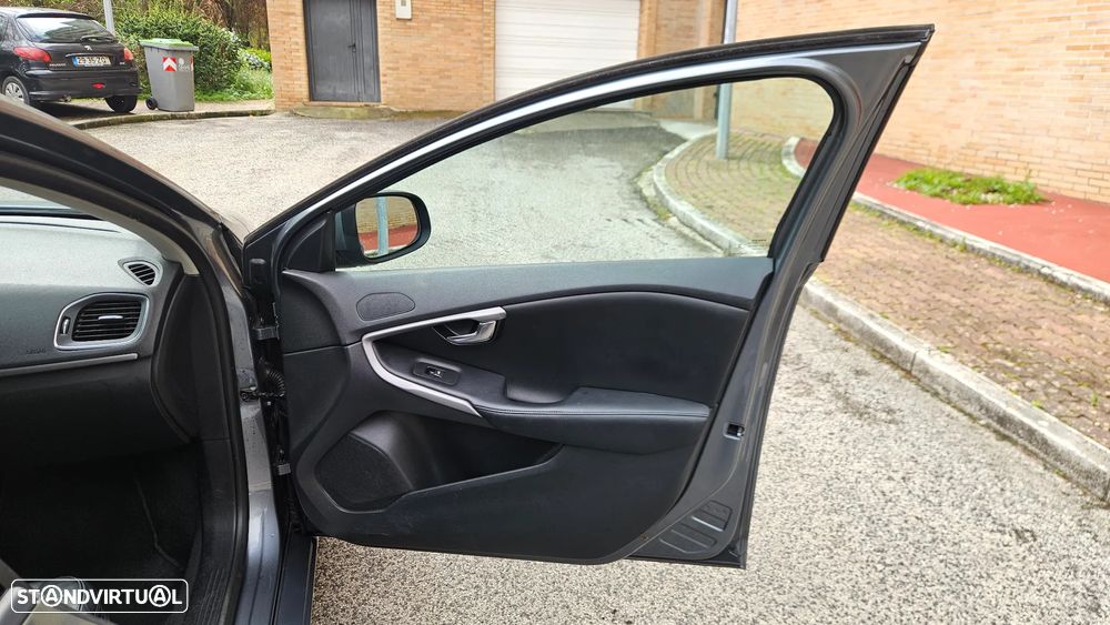 Volvo V40 1.6 D2 Momentum Eco - 25