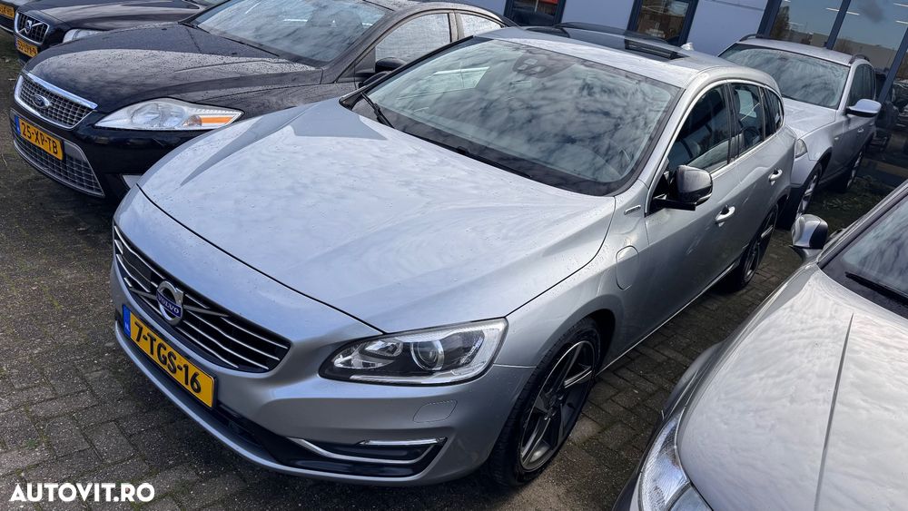 Volvo V60 D6 Plug-In-Hybrid AWD Geartronic Summum - 3