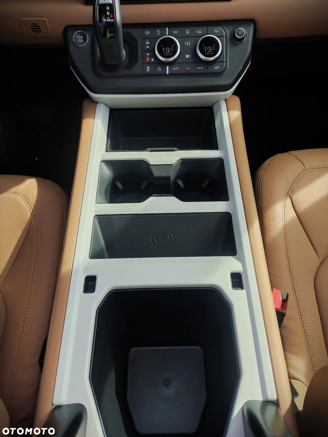 Land Rover Defender - 27