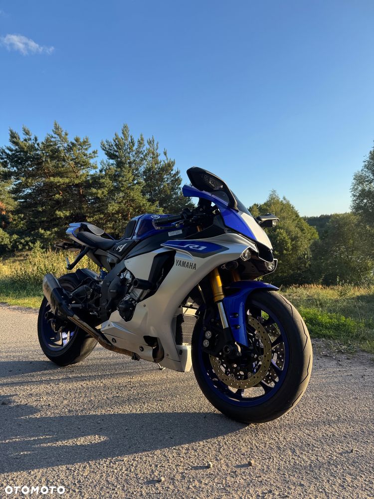 Yamaha R1 - 7