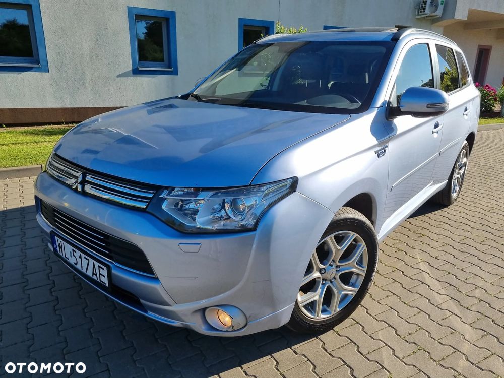 Mitsubishi Outlander Instyle NAVI + - 39