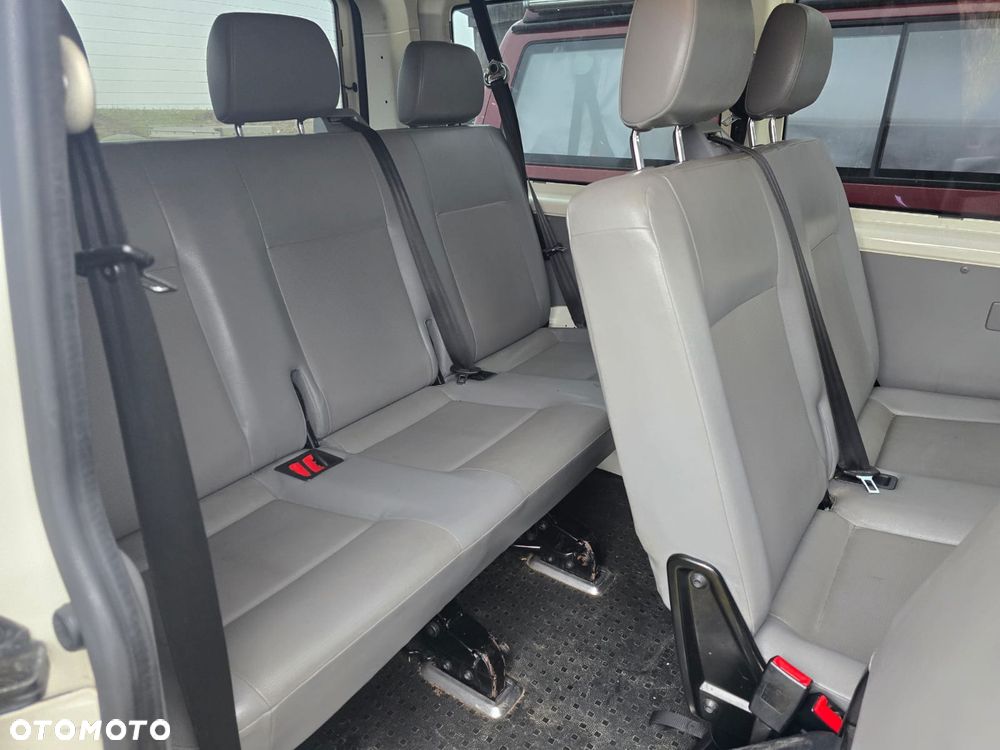 Volkswagen Caravelle - 2