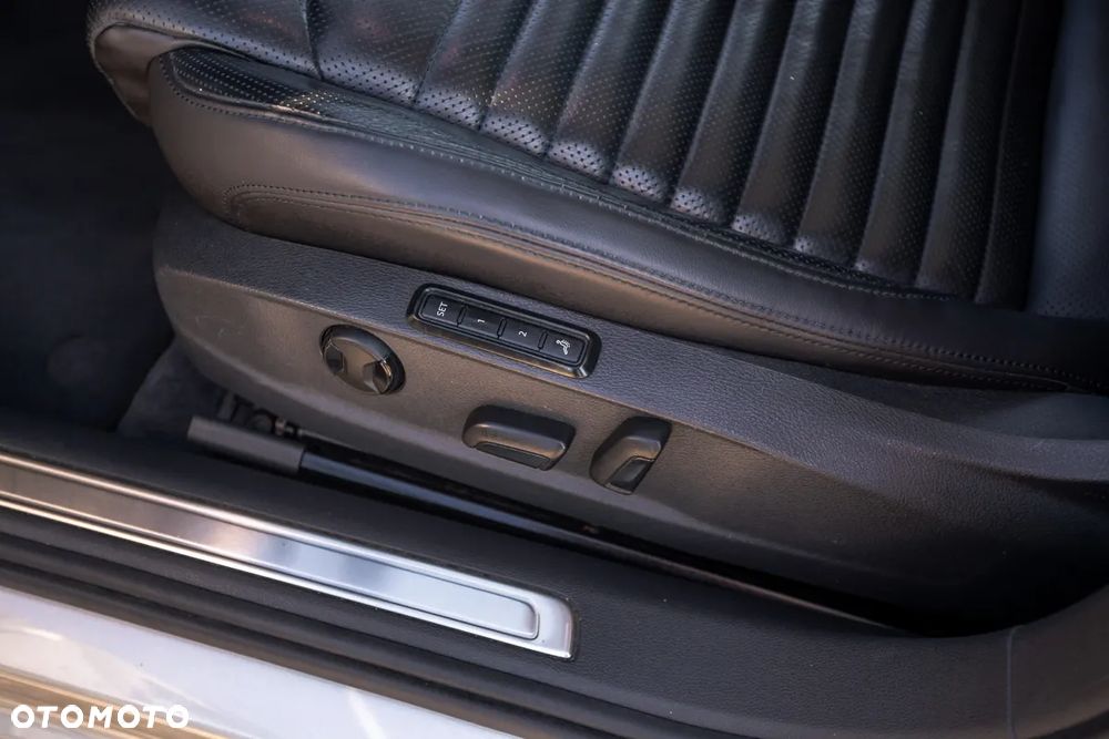 Volkswagen Passat 2.0 TDI SCR 4Motion DDG Highline - 24