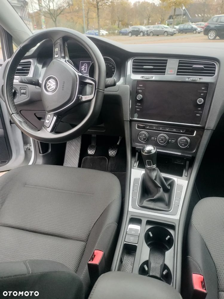 Volkswagen Golf - 11