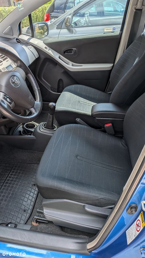 Toyota Yaris 1.3 - 18
