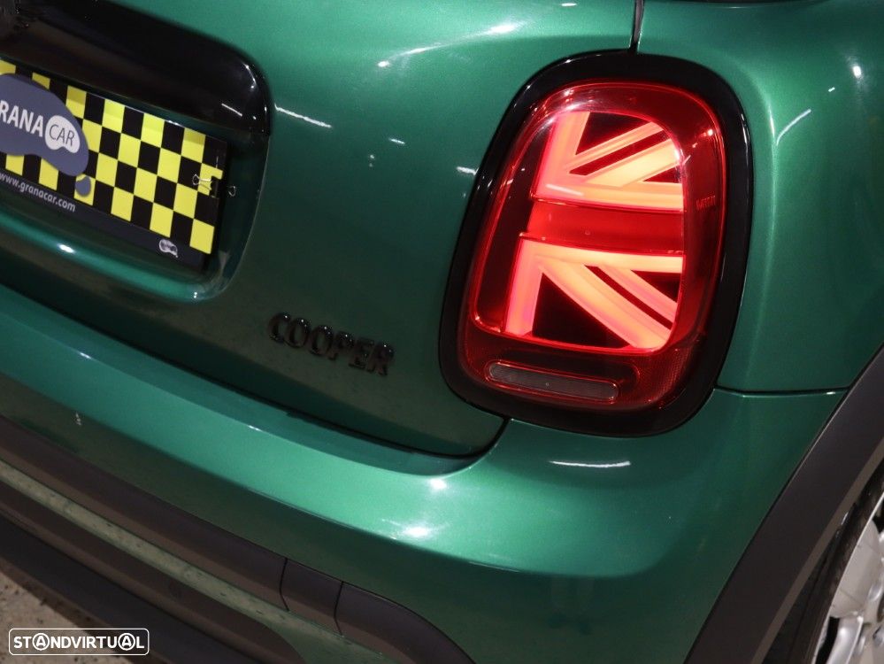 MINI Cabrio Cooper Premium Classic Auto - 32