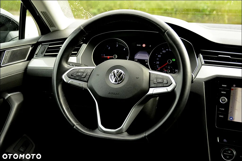 Volkswagen Passat Variant 2.0 TDI SCR DSG Comfortline - 29
