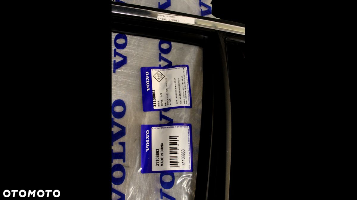 VOLVO S90L listwa uszczelka drzwi prawy tyl chrom 31108863 - 3