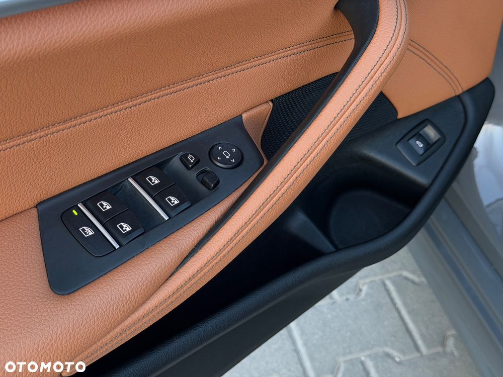 BMW Seria 5 530d xDrive M Sport Edition - 12