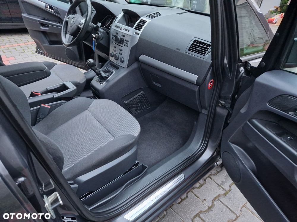 Opel Zafira - 17
