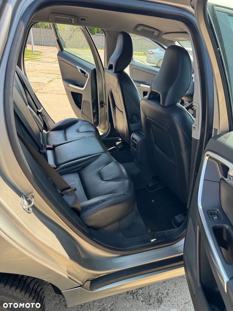 Volvo XC 60 D5 AWD Momentum - 12
