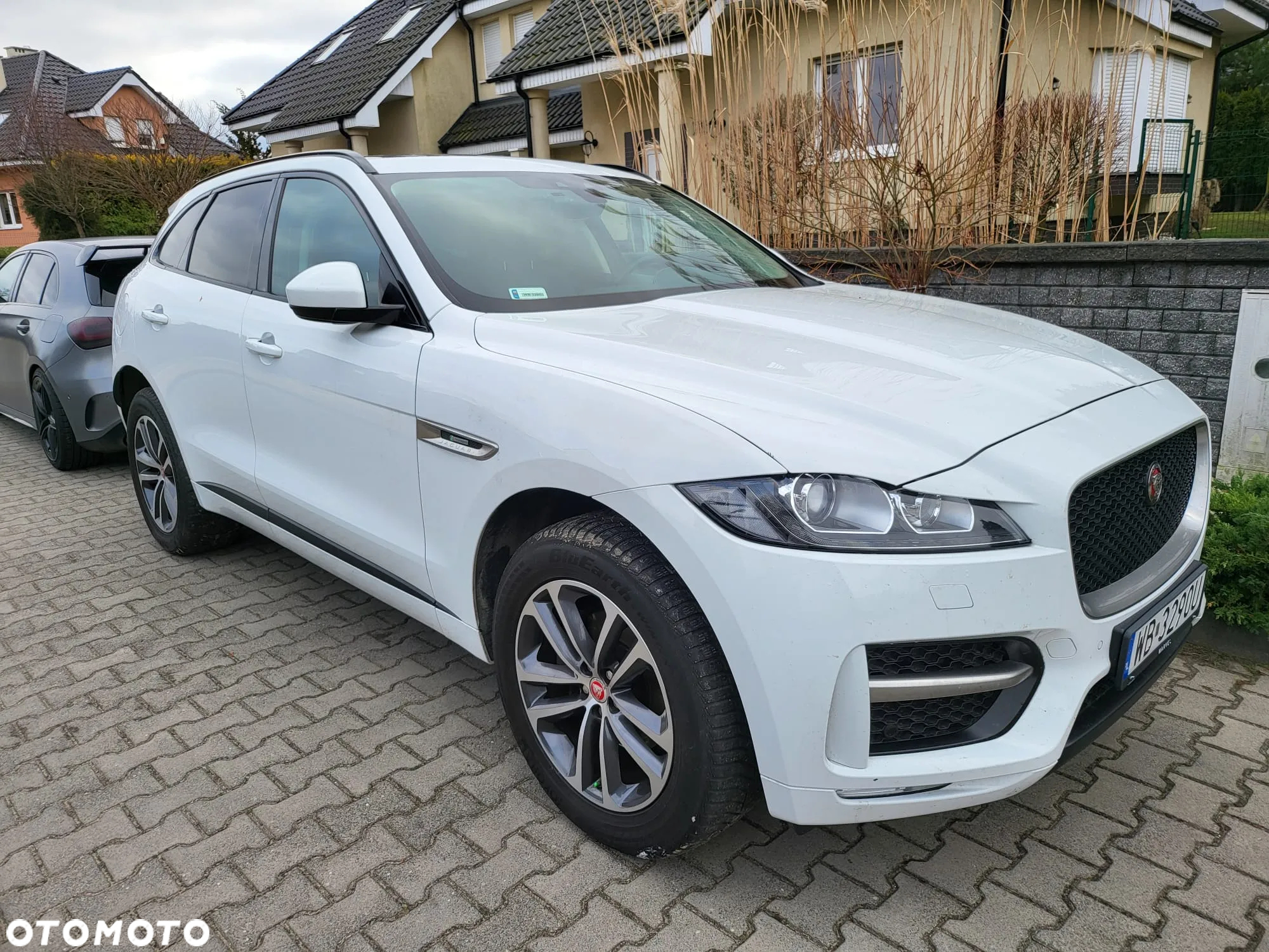 Jaguar F-Pace 2.0 i4D AWD R-Sport - 2