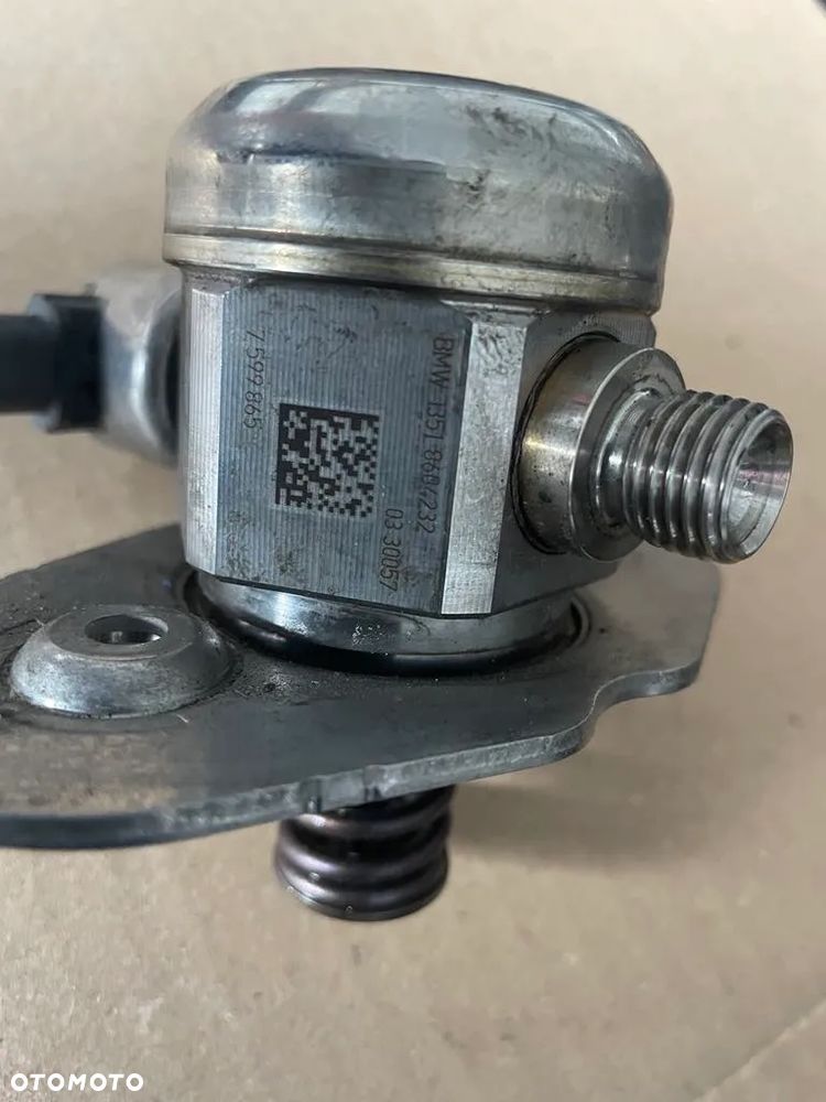 BMW F06 N63B44B POMPA PALIWA 8604232 - 1
